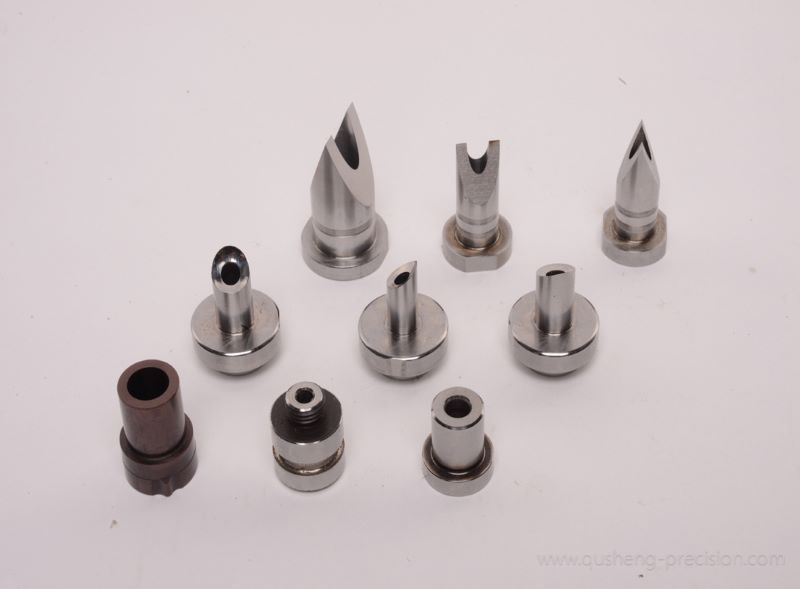 Hot runner valve sleeve